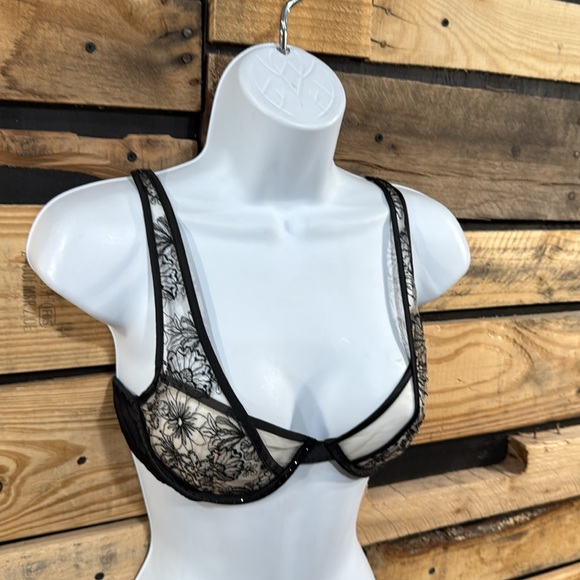Victoria’s Secret VERY SEXY Unlined Floral Embroidered‎ Plunge Bra Size 32C - Picture 4 of 6